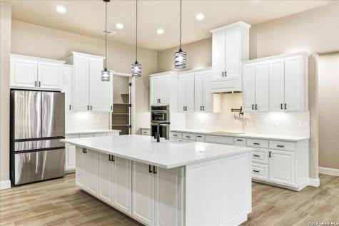 120 Timber Heights La Vernia TX 78121