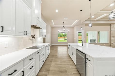120 Timber Heights La Vernia TX 78121