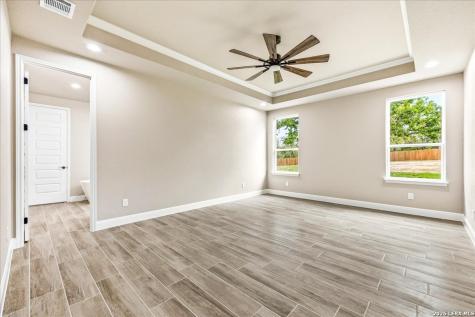 120 Timber Heights La Vernia TX 78121