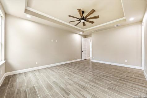 120 Timber Heights La Vernia TX 78121