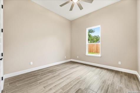 120 Timber Heights La Vernia TX 78121