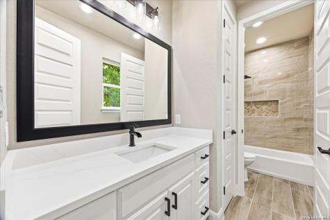120 Timber Heights La Vernia TX 78121