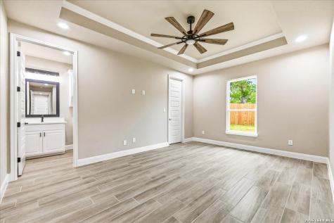 120 Timber Heights La Vernia TX 78121