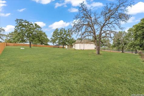 120 Timber Heights La Vernia TX 78121