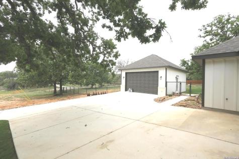 120 Timber Heights La Vernia TX 78121