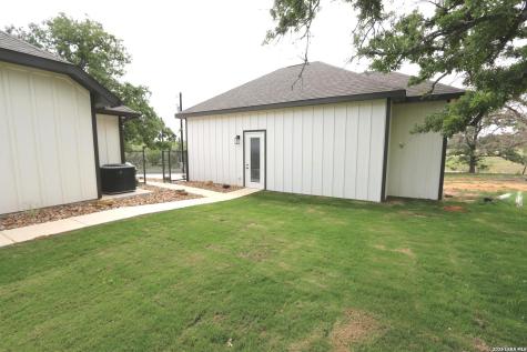 120 Timber Heights La Vernia TX 78121