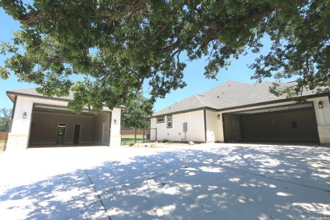 120 Timber Heights La Vernia TX 78121