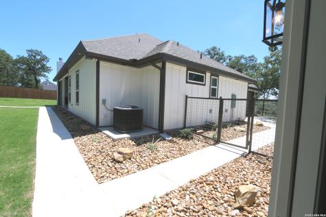 120 Timber Heights La Vernia TX 78121