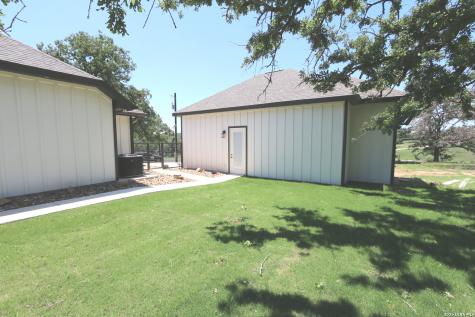 120 Timber Heights La Vernia TX 78121