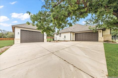 120 Timber Heights La Vernia TX 78121