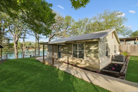 230 Lee Street Seguin TX 78155