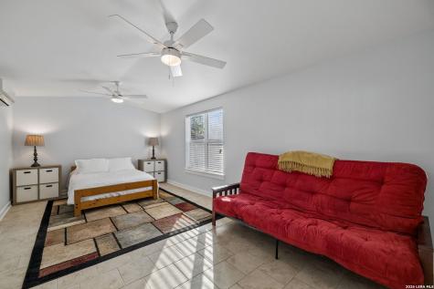 230 Lee Street Seguin TX 78155