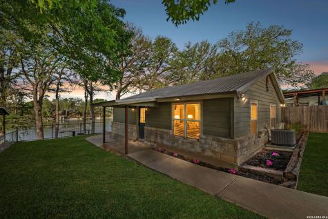 230 Lee Street Seguin TX 78155