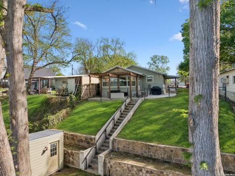 230 Lee Street Seguin TX 78155