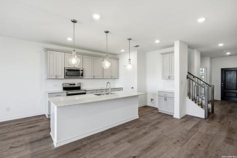 506 Nightingale Avenue Marion TX 78124