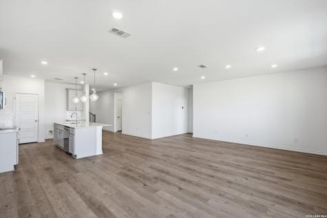 506 Nightingale Avenue Marion TX 78124