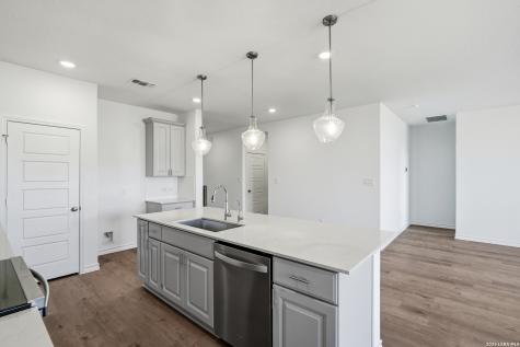 506 Nightingale Avenue Marion TX 78124