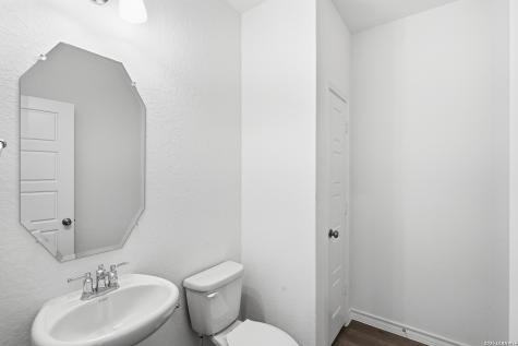 506 Nightingale Avenue Marion TX 78124