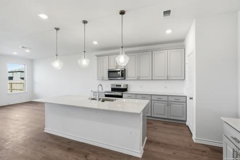 506 Nightingale Avenue Marion TX 78124