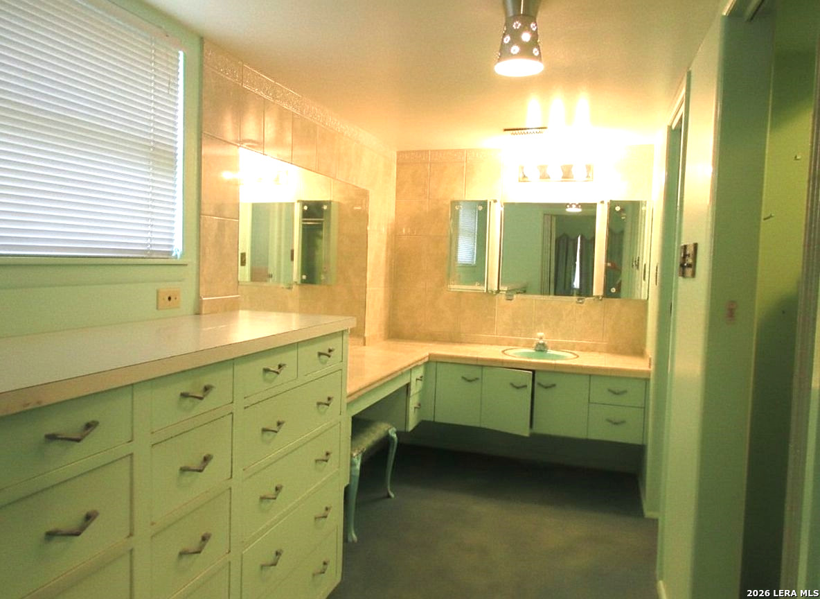 2415 Hillcrest Drive San Antonio TX 78228