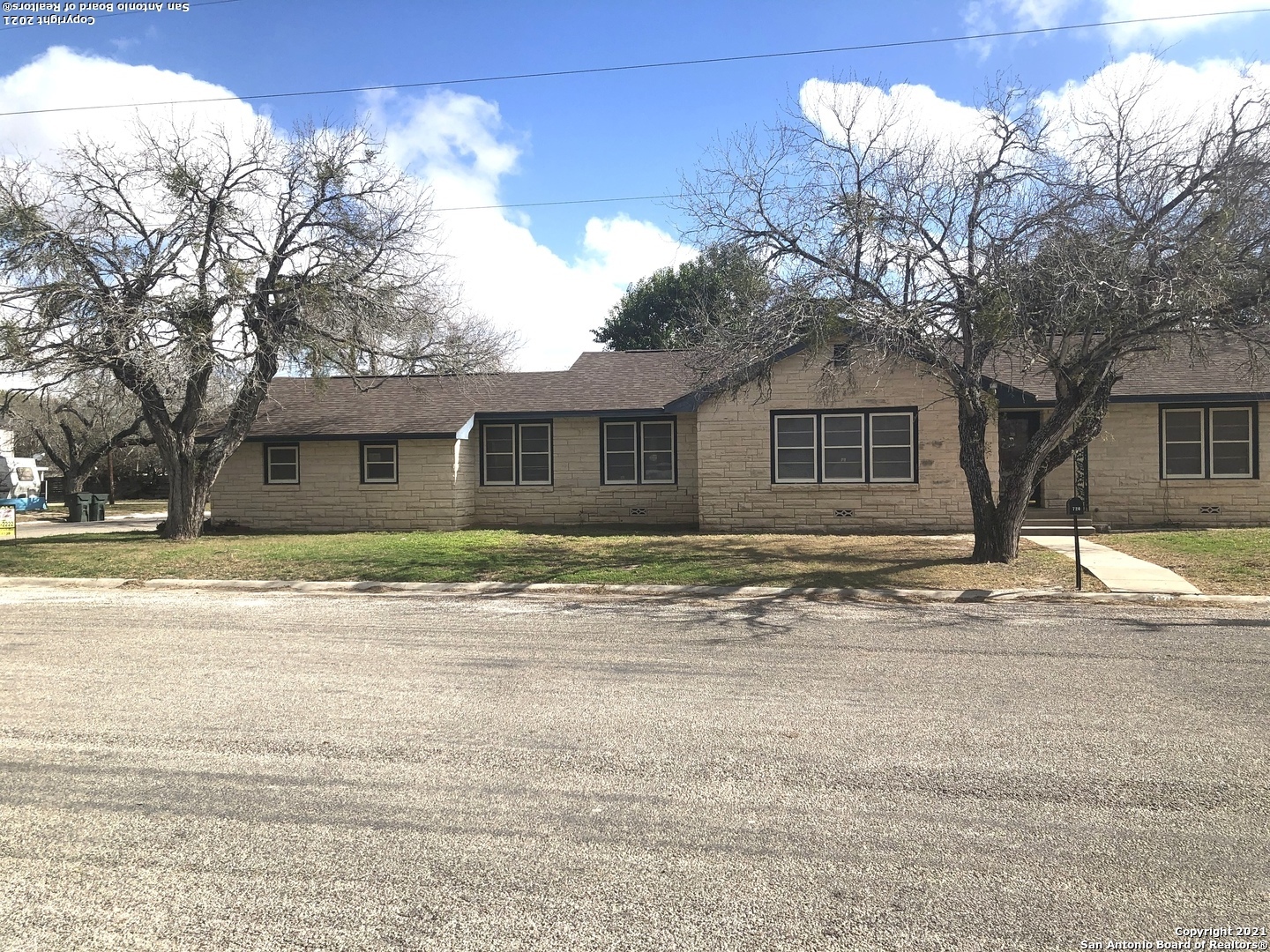 720 N Esplanade Street Karnes City TX 78118