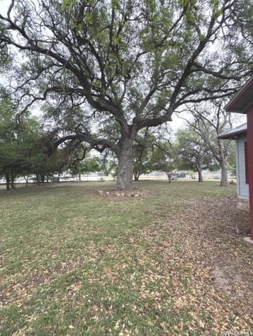 265 County Road 5227 Hondo TX 78861