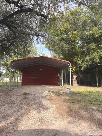 265 County Road 5227 Hondo TX 78861