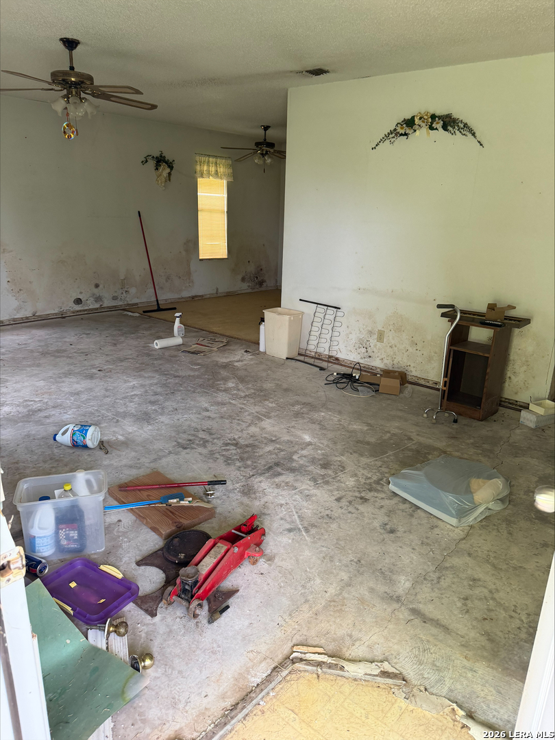 802 County Line Road Jourdanton TX 78026