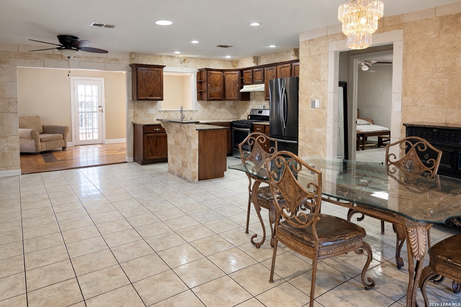 9334 Cliff Way Street San Antonio TX 78250