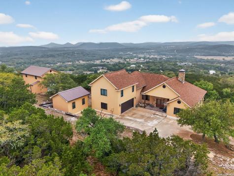 1076 Saddleback Ridge Trail Bandera TX 78003