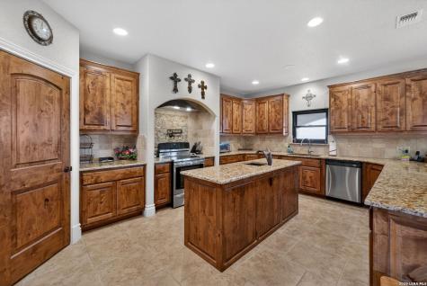 1076 Saddleback Ridge Trail Bandera TX 78003