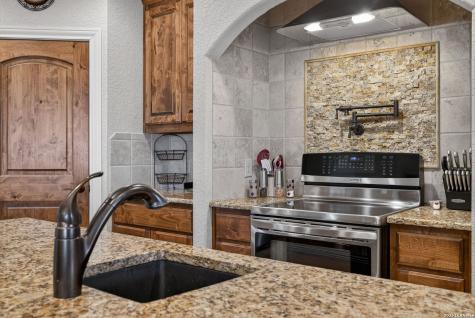 1076 Saddleback Ridge Trail Bandera TX 78003