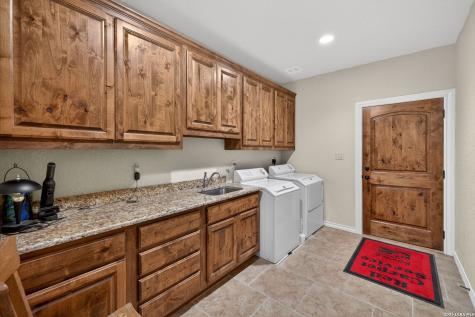 1076 Saddleback Ridge Trail Bandera TX 78003