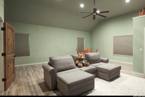 1076 Saddleback Ridge Trail Bandera TX 78003