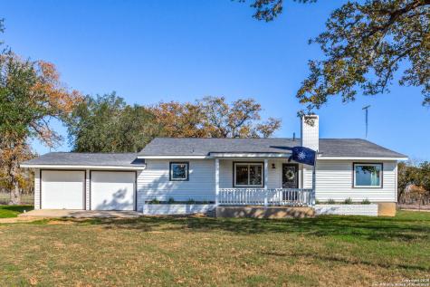 1646 County Road 438 Stockdale TX 78160