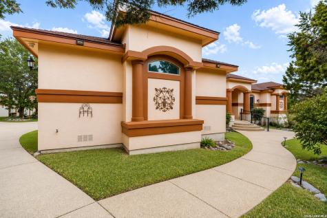 580 County Road 273 Mico TX 78056