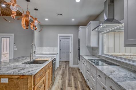 22 Greystone Hills Circle Uvalde TX 78801