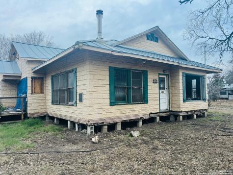 313 County Road 468 Castroville TX 78009