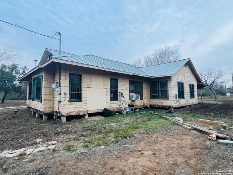 313 County Road 468 Castroville TX 78009
