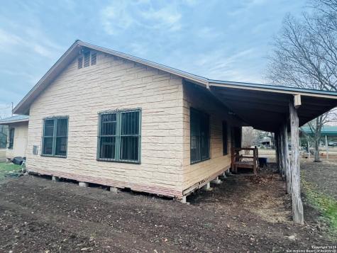 313 County Road 468 Castroville TX 78009