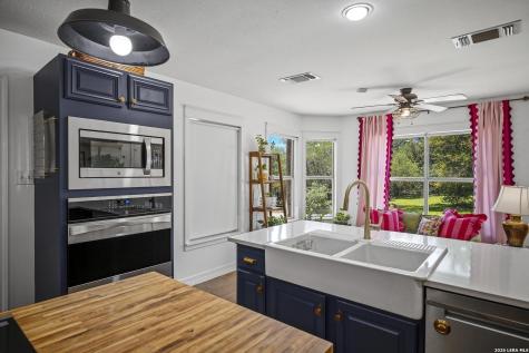 9318 Fox Briar Boerne TX 78006