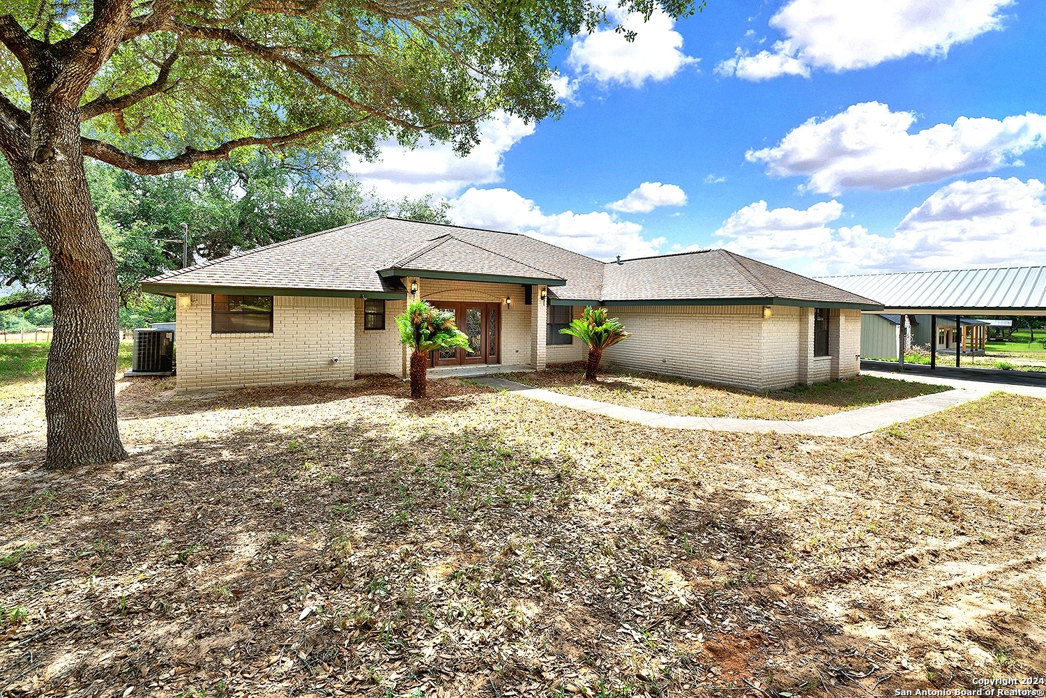 902 Eagle Creek Drive Floresville TX 78114