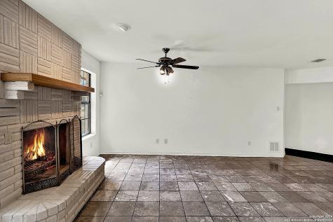 902 Eagle Creek Drive Floresville TX 78114