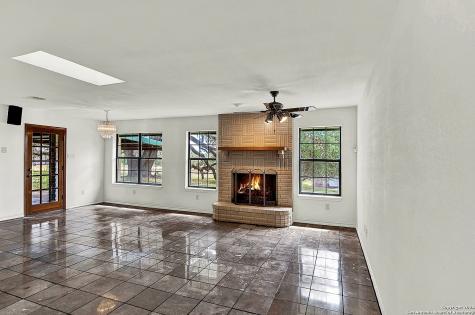 902 Eagle Creek Drive Floresville TX 78114