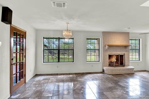 902 Eagle Creek Drive Floresville TX 78114