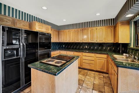 902 Eagle Creek Drive Floresville TX 78114