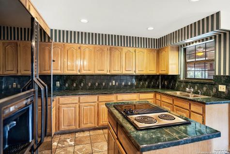 902 Eagle Creek Drive Floresville TX 78114