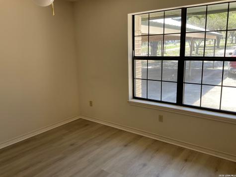 902 Eagle Creek Drive Floresville TX 78114