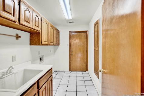 902 Eagle Creek Drive Floresville TX 78114