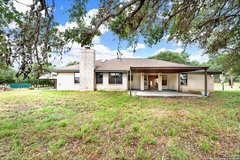 902 Eagle Creek Drive Floresville TX 78114